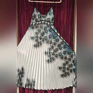 Pleated Maxi Dress with Peacock Motif - White/Teal